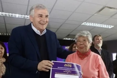 Gerardo Morales entreg&oacute; subsidios a m&aacute;s de 50 centros de jubilados