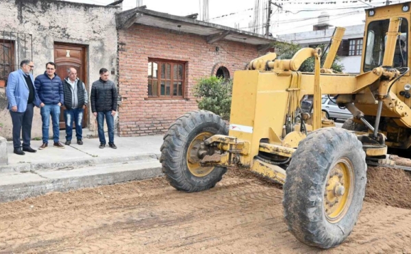 Pavimento. Municipio avanza con obras mixtas en barrios de la Capital