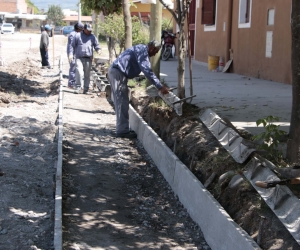 INICI&Oacute; LA 1RA ETAPA DE OBRAS&nbsp;DE CORD&Oacute;N CUNETA&nbsp;&nbsp;ENTRE CALLES PUYA PUYA Y VILTIPICO