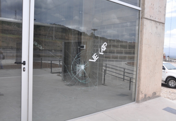 Repudian roturas en nuevo mercado municipal