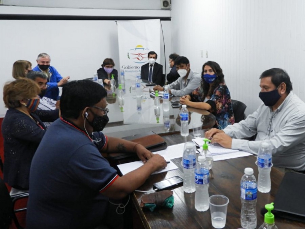 Gobierno y gremios docentes: cuarto intermedio hasta el mi&eacute;rcoles 17