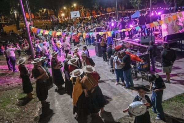 &ldquo;Serenata a las Madres&rdquo; en B&deg; Cuyaya