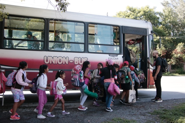 Ni&ntilde;os de la colonia de vacaciones de Reyes partieron hacia el Parque &ldquo;El Retorno&rdquo; de Perico