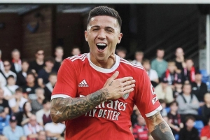 Enzo Fern&aacute;ndez volvi&oacute; a entrenarse en Benfica, que podr&iacute;a sancionarlo