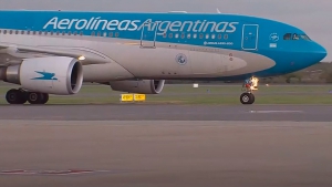 Lleg&oacute; un avi&oacute;n de China con 384 mil vacunas
