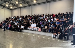 Charla con estudiantes sobre protecci&oacute;n en entornos digitales
