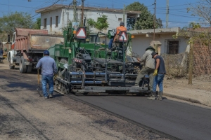 Avanzan obras de pavimentaci&oacute;n de Pampa Blanca