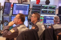 Jornada financiera: las acciones argentinas cayeron pero el riesgo pa&iacute;s retrocedi&oacute; pese a la volatilidad mundial