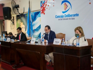 Estacionamiento $30 y $40 y estudian aumentos en el boleto