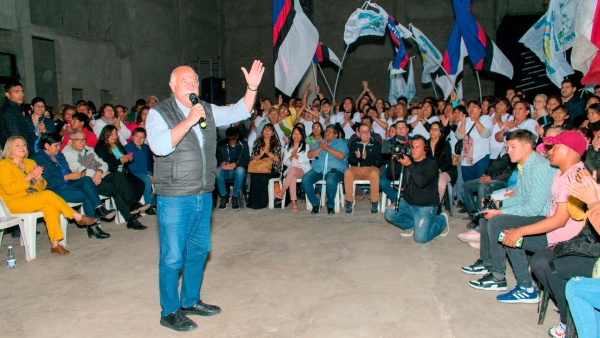 Candidatos del Frente Cambia Jujuy recibieron apoyo de los perique&ntilde;os