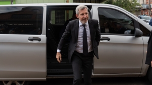 Los gobernadores negociaron con Milei la restituci&oacute;n de Ganancias y dan de baja las privatizaciones