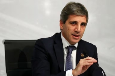 Caputo apuesta a un pr&eacute;stamo de Basilea y el Banco Europeo para evitar la devaluaci&oacute;n
