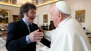 Javier Milei y el papa Francisco estuvieron reunidos m&aacute;s de una hora en el Vaticano: hablaron de la crisis econ&oacute;mica