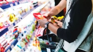 El 42% de los residentes fuera del AMBA eligen el efectivo como principal medio de pago en supermercados