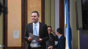 Nombran al hermano de Adorni como "asesor" de Defensa con un sueldo de m&aacute;s de dos millones y medio