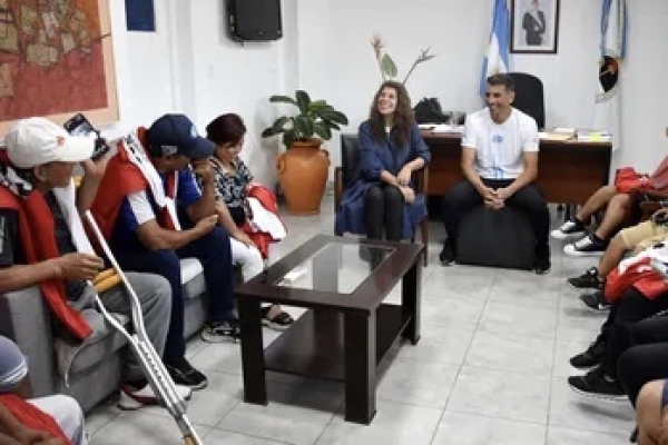 El Seleccionado de F&uacute;tbol de Talla Baja visit&oacute; a la ministra Mart&iacute;nez