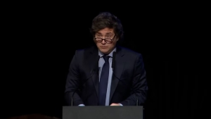 Milei defendi&oacute; el veto a las jubilaciones y universidades: &ldquo;Vamos a resistir todo lo que haya que resistir&rdquo;