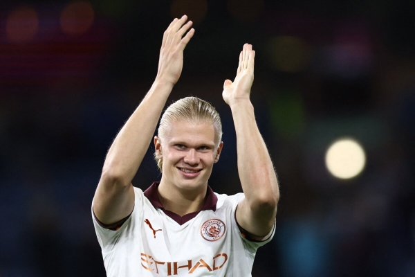 Premier League: gan&oacute; el City con doblete de Haaland y Juli&aacute;n titular