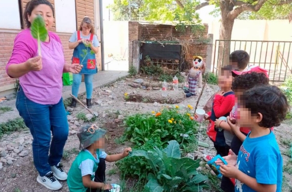 Huertas agroecol&oacute;gicas: prosigue la capacitaci&oacute;n en nivel inicial y primario