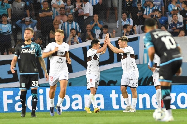 Copa de la Liga: Racing cay&oacute; ante Platense y estall&oacute; el Cilindro