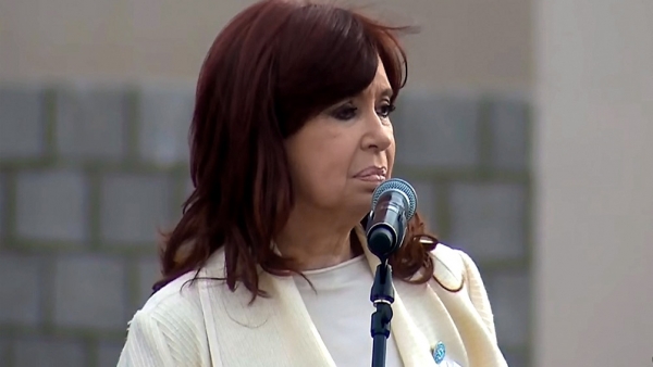 "No se si re&iacute;rme por lo de Macri dando clases o llorar por su burla a la Justicia"