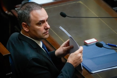 Nuevos gastos de Adorni: investigan si us&oacute; a una empleada de la Vocer&iacute;a para hacer compras por $8.000.000
