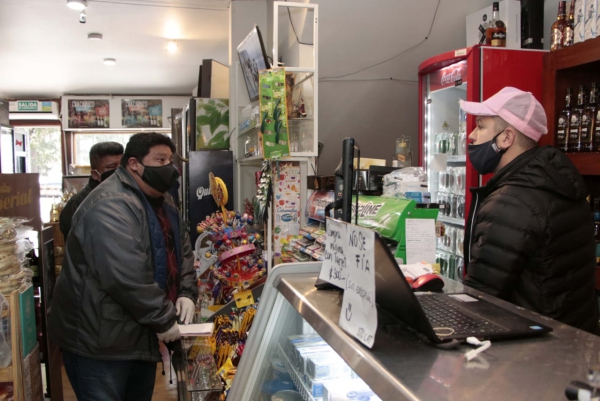 Con actas por incumplimientos, controlan a comercios