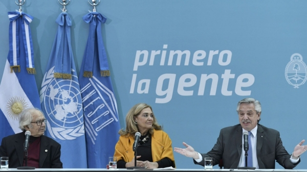 Alberto cruz&oacute; a Cristina y respald&oacute; a las organizaciones sociales