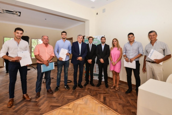 ENTREGA DE CERTIFICADOS FISCALES PARA EMPRENDEDORES JUJE&Ntilde;OS