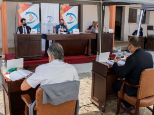 Concejales realizaron una nueva sesi&oacute;n presencial al aire libre