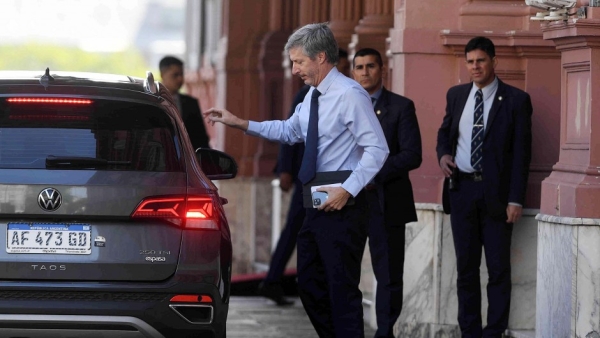 Cumbre para atajar el d&oacute;lar: analizan bajar las retenciones a cero para que el campo liquide