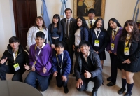 Estudiantes que participaron en la feria del Libro en Casa de Gobierno