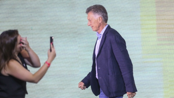 Los gobernadores de Juntos se re&uacute;nen para definir si rompen con Macri por su apoyo a Milei
