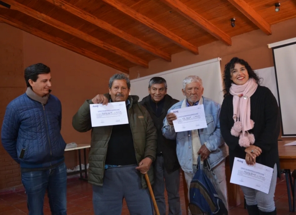 Entregan 13 millones en cr&eacute;ditos a productores afectados por la sequ&iacute;a