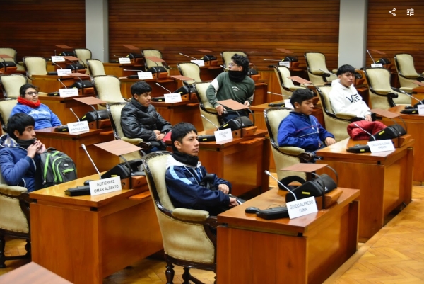 Alumnos del Olga Aredez visitaron la Legislatura