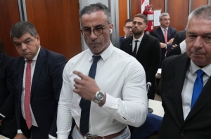 La violenta reacci&oacute;n de Leopoldo Luque con un periodista en el juicio por la muerte de Maradona