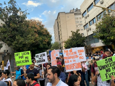 Jujuy marcho en defensa de la universidad p&uacute;blica