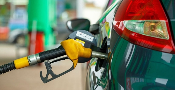 Las petroleras sorprenden y se anticipan a las elecciones con un aumento en las naftas del 4,5%