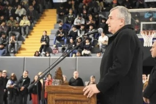 Gerardo Morales entreg&oacute; becas y reafirm&oacute; "el rumbo de la cultura del trabajo y el esfuerzo"