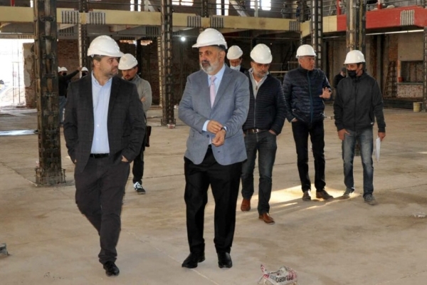 El intendente Jorge visit&oacute; la obra de restauraci&oacute;n del mercado &ldquo;6 de Agosto&rdquo;