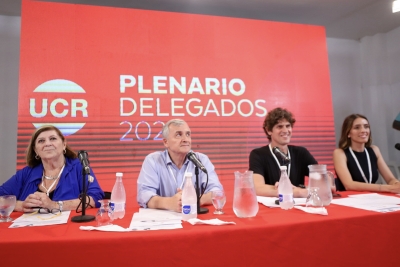 Morales pidi&oacute; que las medidas econ&oacute;micas consideren "la situaci&oacute;n del pueblo argentino y los m&aacute;s vulnerables"