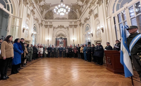 Emotivo homenaje a la Bandera Nacional