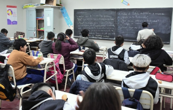 Bajo acatamiento a la medida de fuerza docente en este reinicio de clases