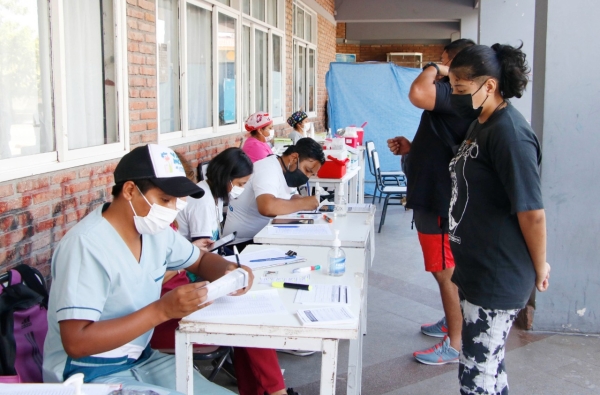 Refuerzan testeos y vacunaci&oacute;n en la municipalidad