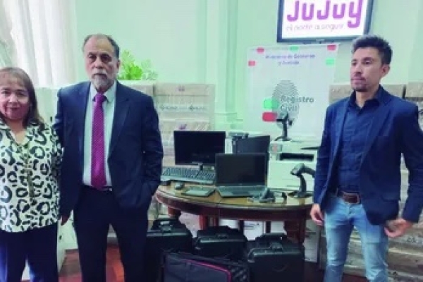 Registro Civil recibi&oacute; modernos equipos para documentaci&oacute;n