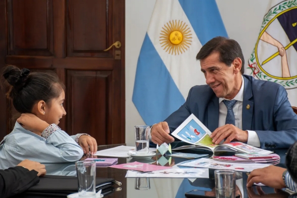 Mar&iacute;a Isabella Albarrac&iacute;n, la expositora m&aacute;s joven de la Feria Internacional del Libro