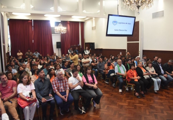 Firma de convenio por la eficiencia energ&eacute;tica