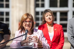 Patricia Bullrich adelant&oacute; la sucesi&oacute;n y formaliz&oacute; su salida del Ministerio de Seguridad