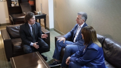 Tensi&oacute;n latente entre Macri y Milei por la paternidad del triunfo