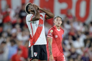 Monumental lleno para un River vac&iacute;o: 1 a 1 con Argentinos